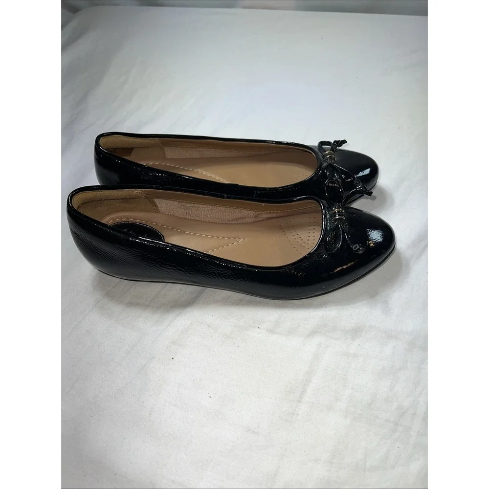 Clarks Artisan Black Patent Leather Bow Toe Slip On Flats Shoes Women's 7.5M